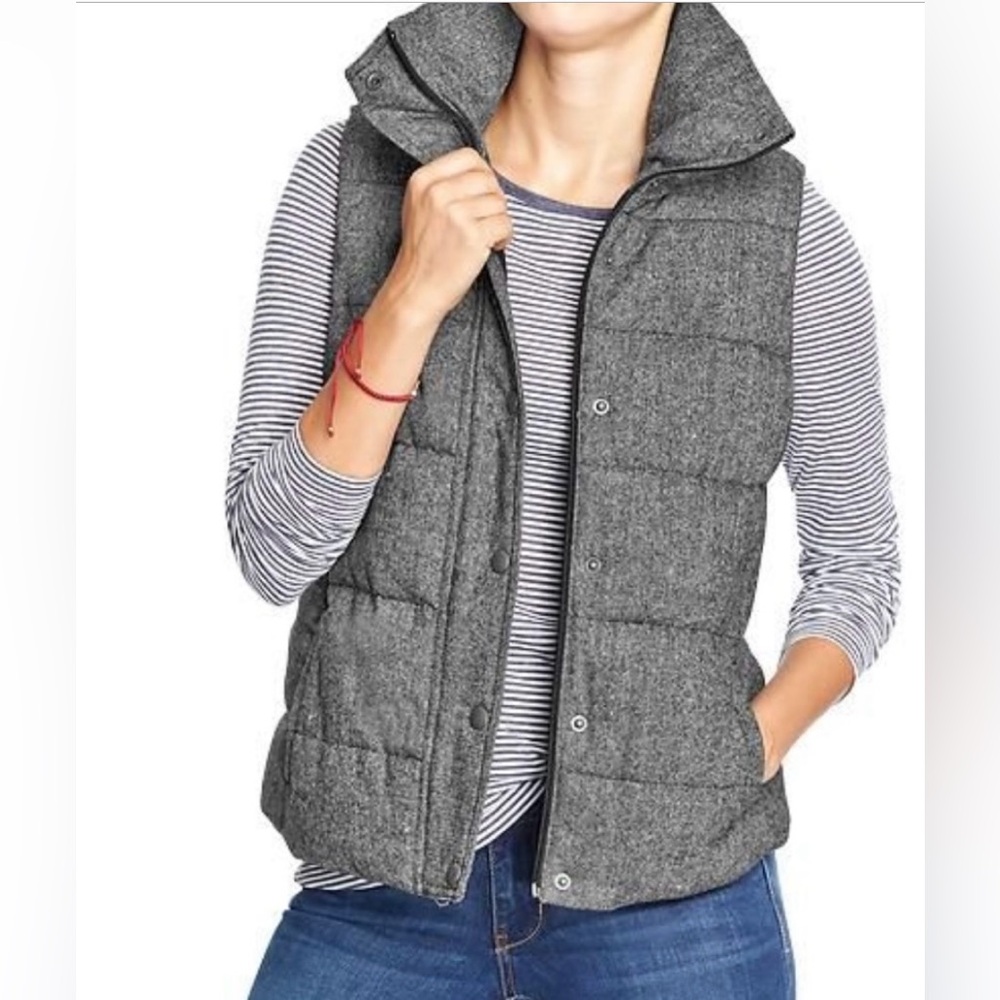Old Navy Black & White Herringbone Tweed Puffer Vest Jacket Fall Winter Outdoor